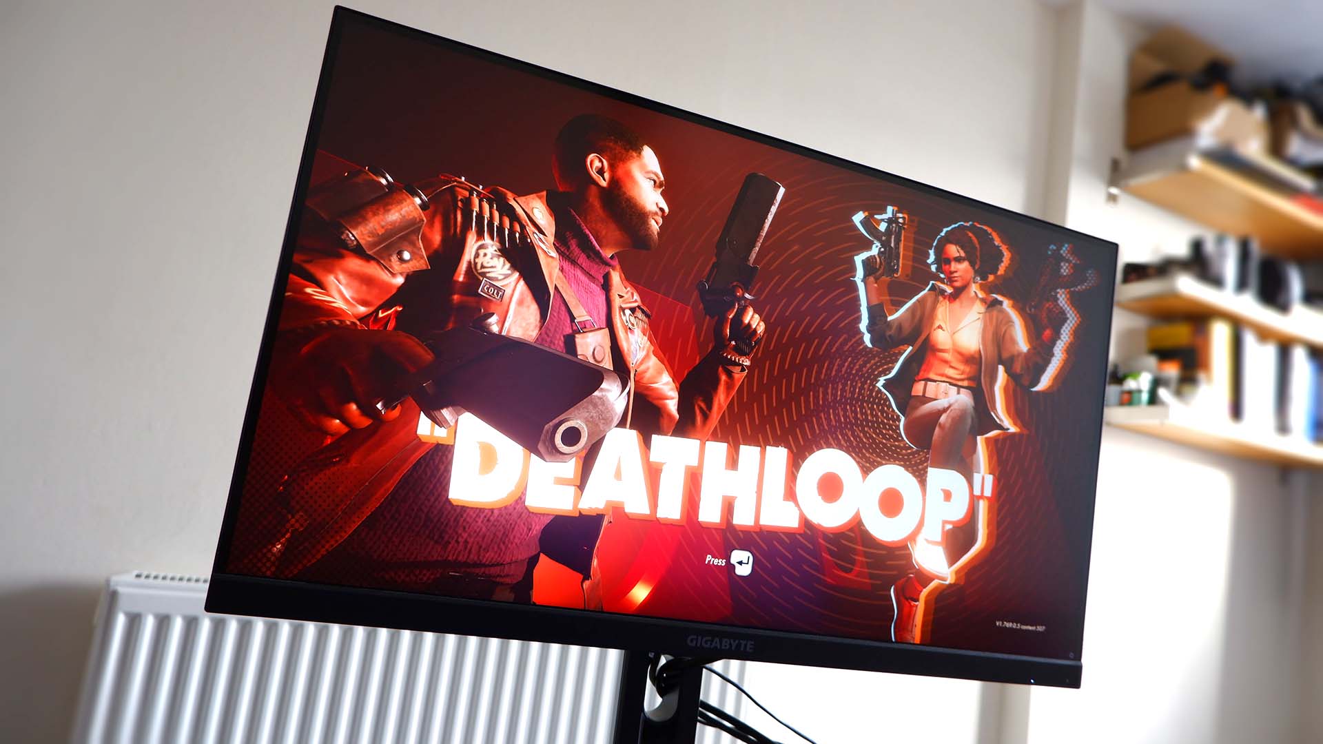 Monitor de juegos Gigabyte M28U en un escritorio