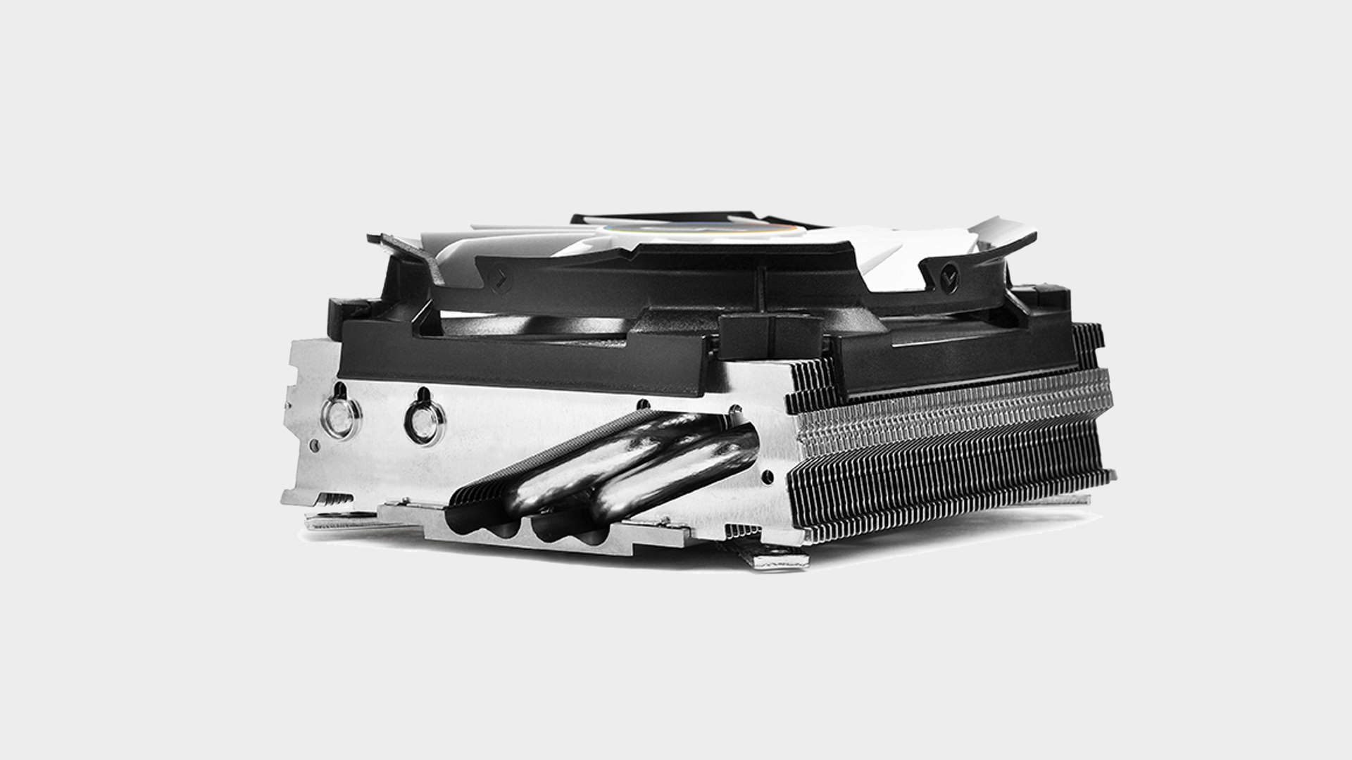 Enfriador de aire de la CPU Cryorig C7 sobre un fondo en blanco