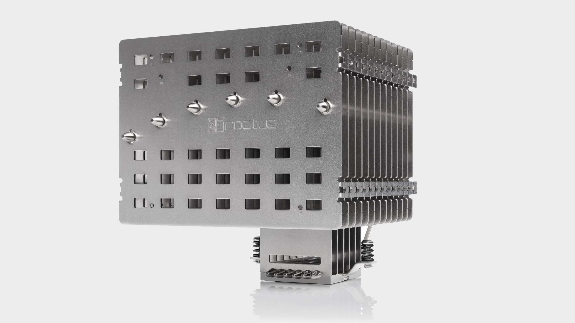 Enfriador de CPU pasivo Noctua NH-P1 sobre un fondo en blanco