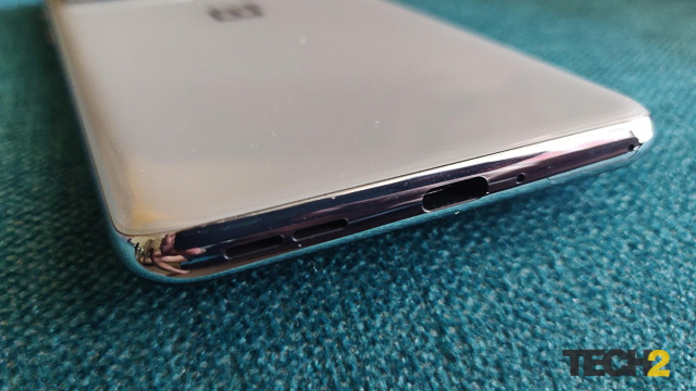 OnePlus Nord 2T Borde inferior