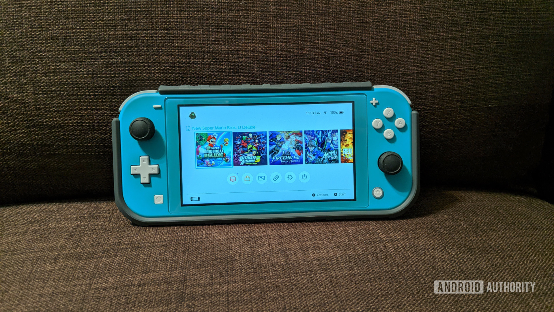 Nintendo Switch Lite en un sofá