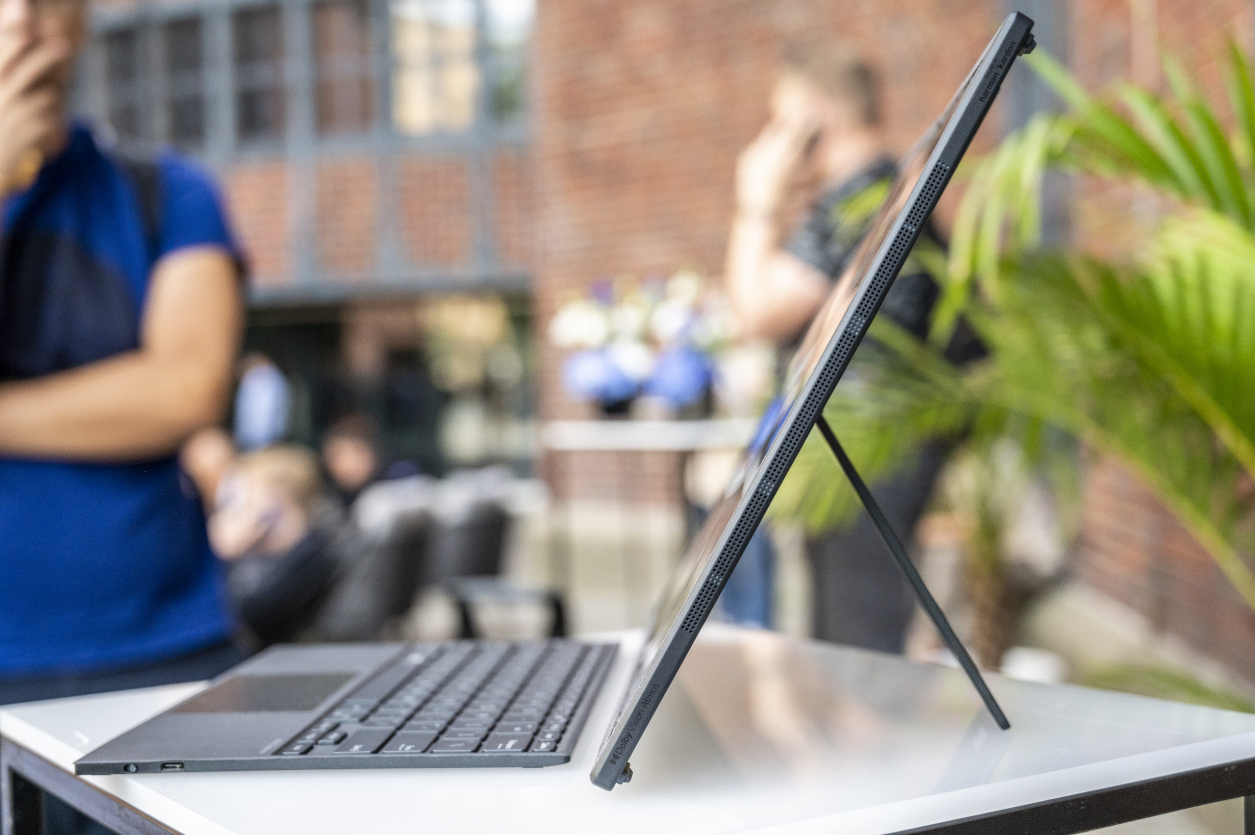 Modo tableta ASUS Zenbook 17 Fold OLED 9