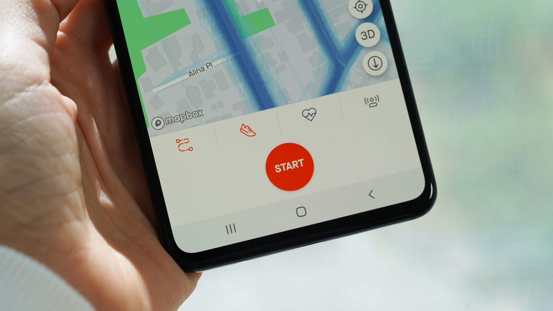 Un usuario comienza a registrar un entrenamiento en la aplicación Strava.