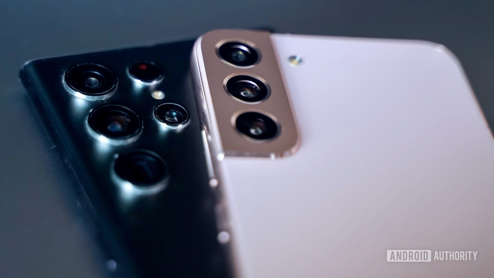 Samsung Galaxy S22 Ultra vs Galaxy S22 Plus módulo de cámara uno en la parte superior