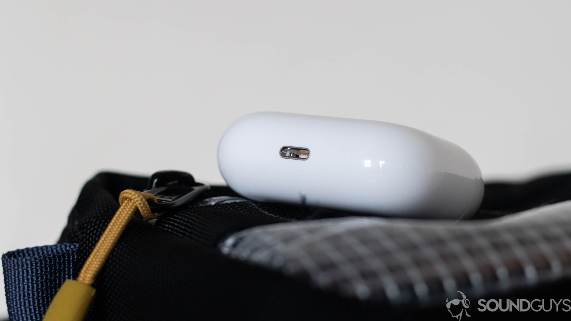 Estuche de carga con entrada Apple AirPods Pro Lightning